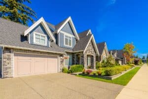 allée autour de la maison