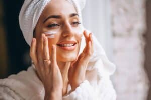 crème solaire peut elle remplacer votre crème de jour