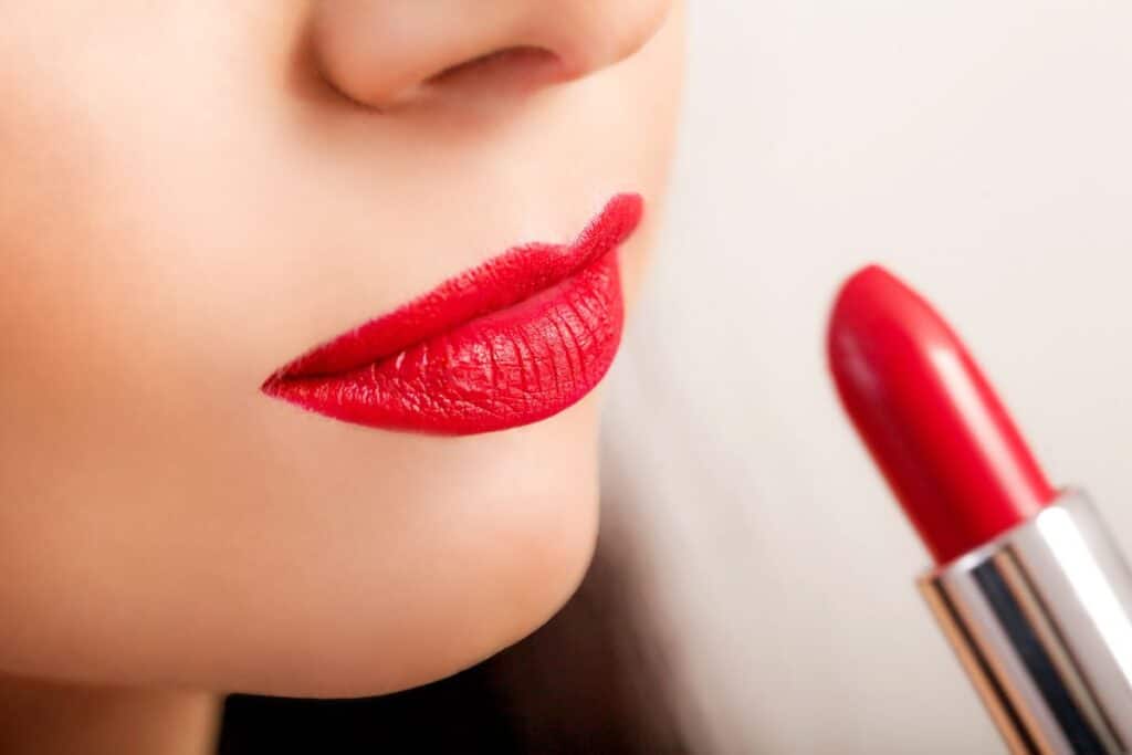 faire tenir son rouge à lèvres