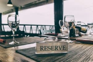 obtenir une table dans un restaurant complet